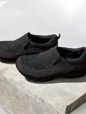 Lands’ End Women’s Comfort Slip-On Zip Shoes Houndstooth Gray Size 8B EU 38.5